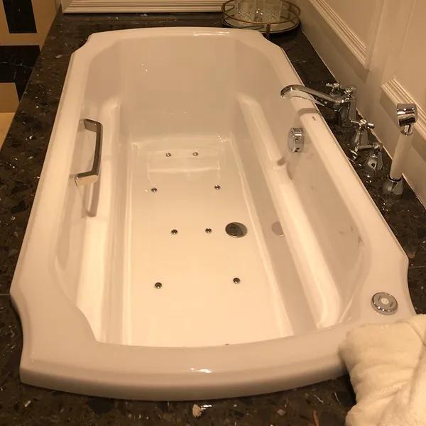 酒店浴缸