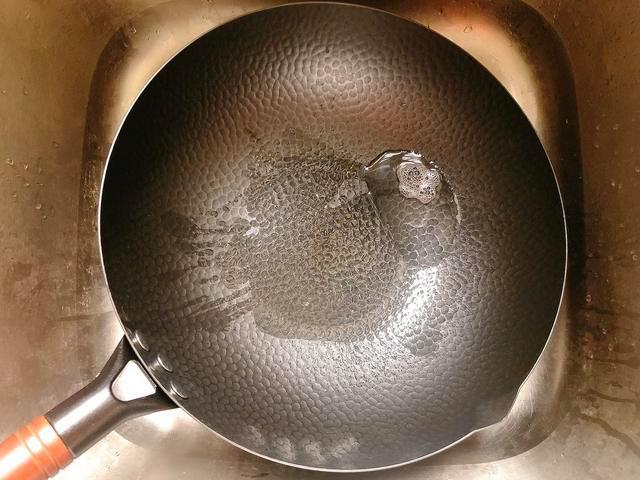 新买的铁锅怎么开锅,新买的锅怎么开锅不粘锅
